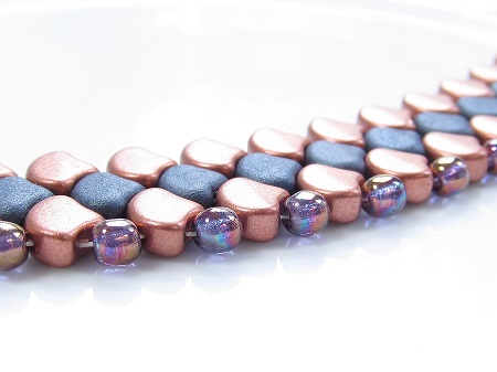 two seasons bracelet - round 4, add 4 mm druk beads 